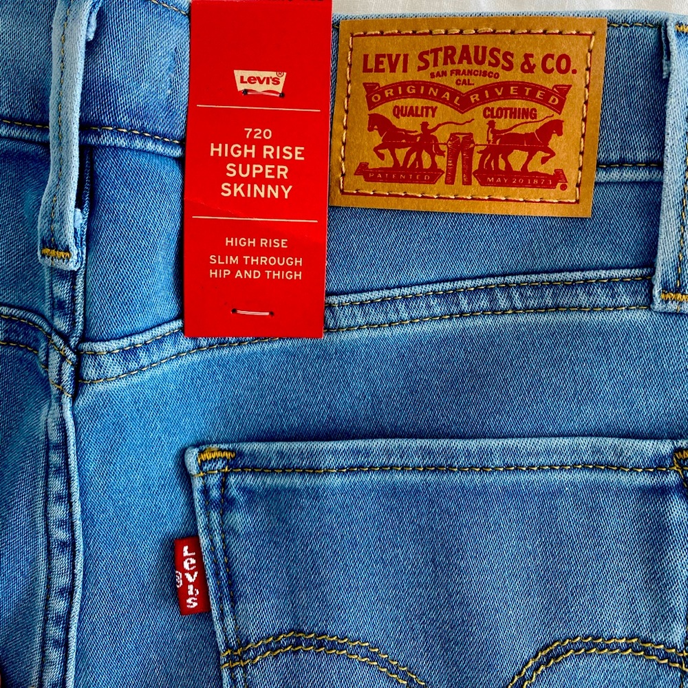 Levi’s 720 High Rise Skinny NWT size 25